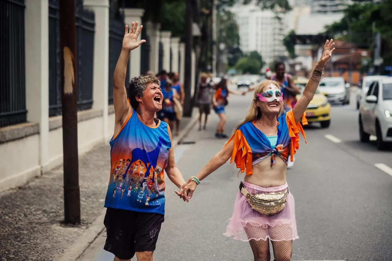 Two people, hand-in-hand, during Rio carnival from a parade that brings together residents, mental health users and professionals and anti-asylum activists